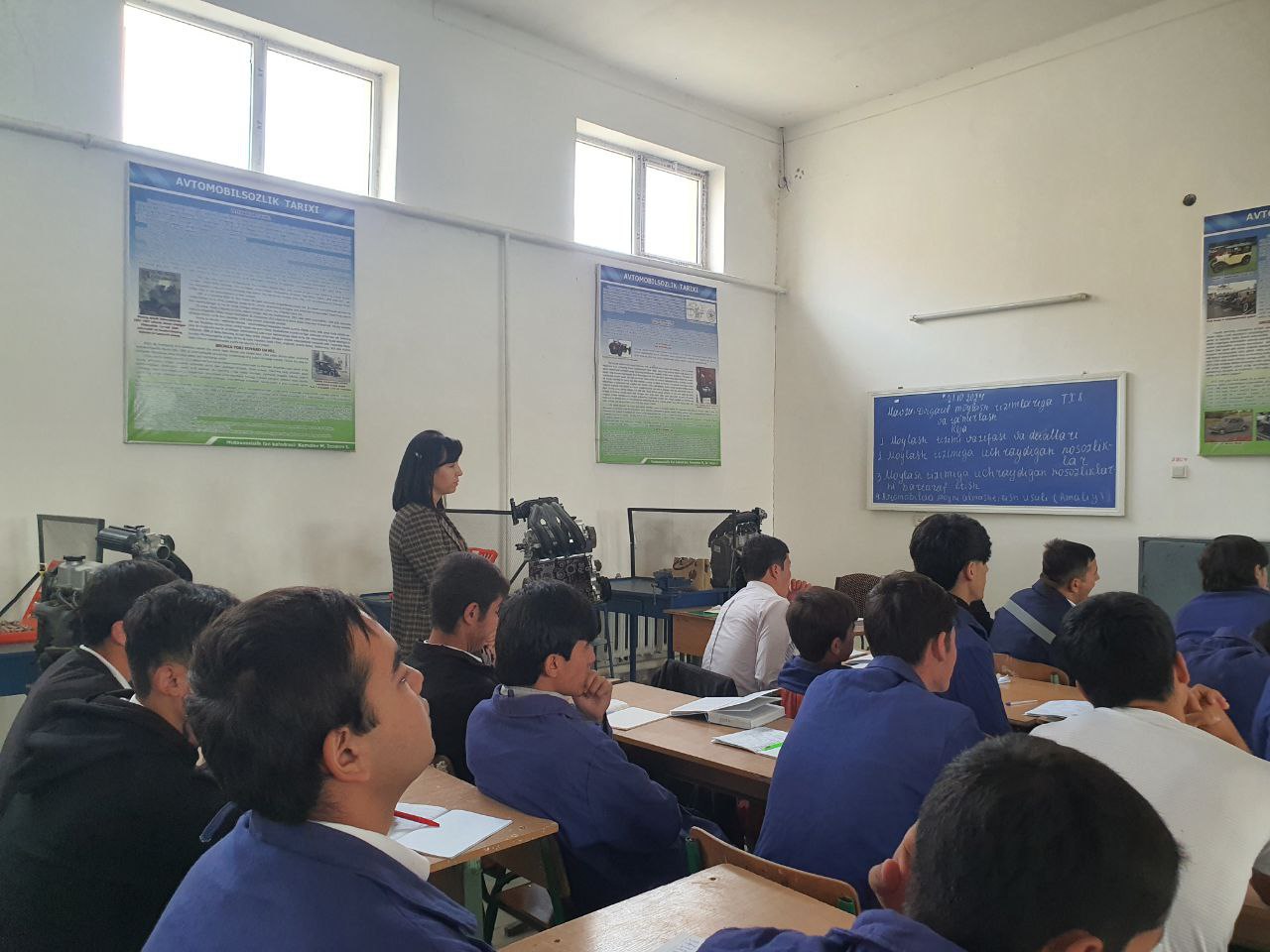 Buxoro transport va qurilish texnologiyalari texnikumida avtomobillarga texnik xizmat koʻrsatish va taʼmirlash kafedrasi maxsus fan o`qituvchisi Sh Numonova tomonidan “23 TX” guruhi bilan «Avtomobillarga texnik xizmat koʻrsatish va taʼmirlash» fanidan “Moylash tizimi» mavzusida ochiq dars oʻtkazildi.